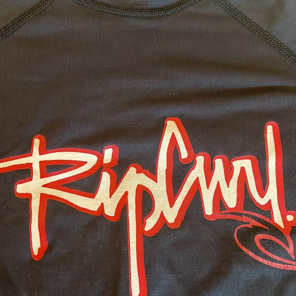 Ripcurl Black Rashguard - Picture 3 of 4